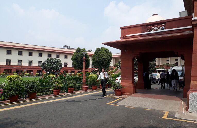 चोरी की बढ़ती वारदातों पर अंकुश के लिए पुलिस गश्त बढ़ाई