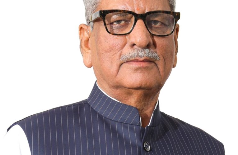 ओम प्रकाश माथुर ने केरल के राज्यपाल पद की शपथ ली