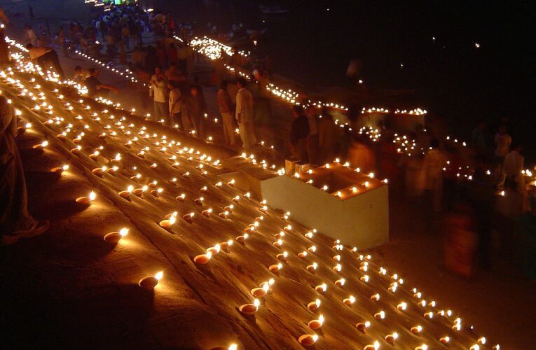वाराणसी में देव दीपावली की तैयारियाँ ज़ोरों पर