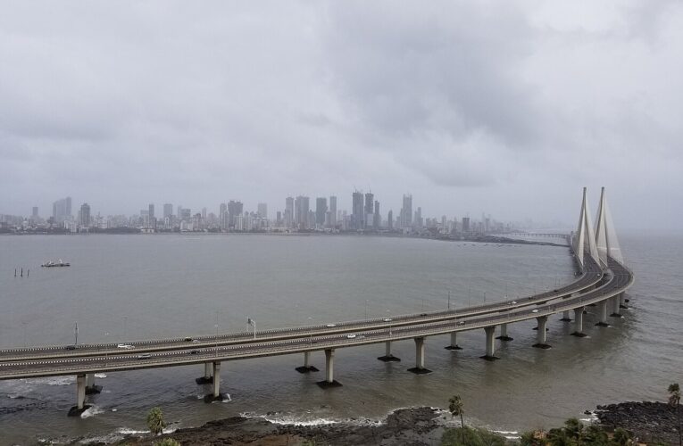 मुंबई मेयर को धमकी भरा ईमेल, अमिताभ बच्चन का नाम