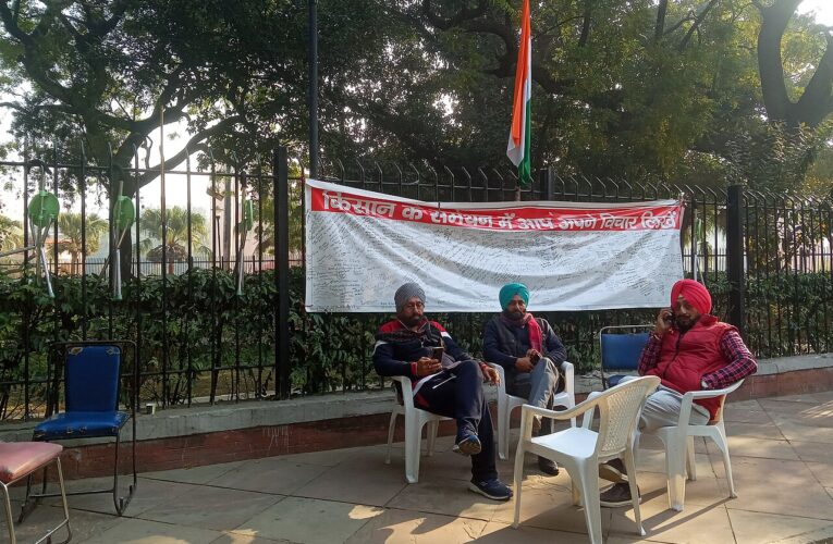 दिल्ली में सीईसी के खिलाफ प्रदर्शन, कई प्रदर्शनकारी हिरासत में