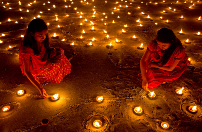 दीपावली पर मंदिरों में पूजा की तैयारियां जोरों पर