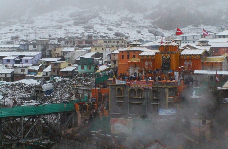 दीपोत्सव से पहले जगमगाया पंचकोसी परिक्रमा पथ अयोध्या में