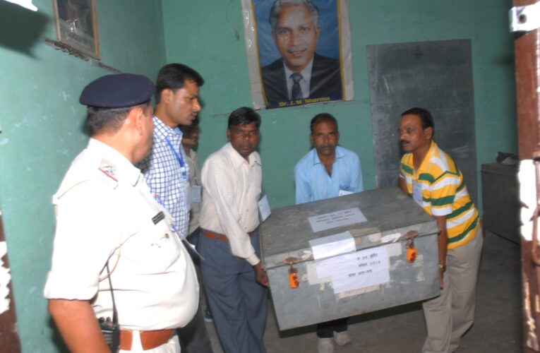 दुर्ग चुनाव कार्यालय से मतपेटियां चुराकर बेचने वाले दो गिरफ्तार
