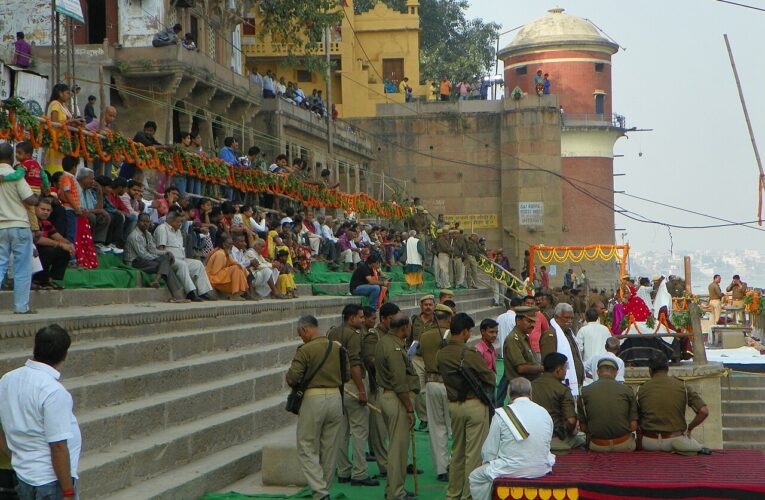 वाराणसी प्रशासन ने घाटों पर सुरक्षा बढ़ाई, सीसीटीवी निगरानी तेज की
