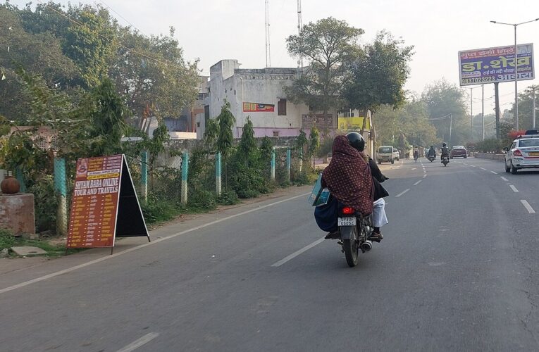 मेरठ में प्रशासन ने अतिक्रमण हटाओ अभियान चलाया, सड़कें चौड़ी हुईं