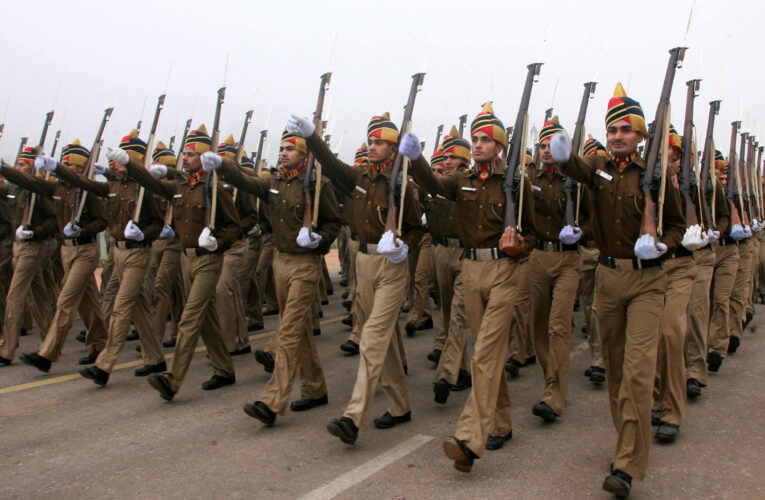 अनुशासन और परेड से पुलिस बल में टीम भावना मजबूत होती
