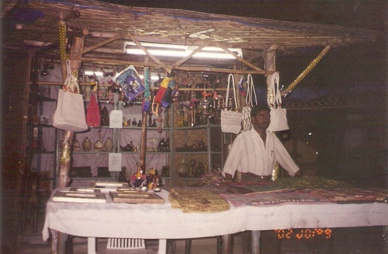 हस्तशिल्प की दुकान से कारीगर के घर तक पहुँचे रोजगार