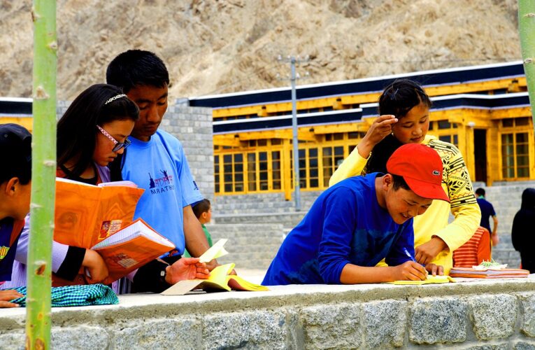 पाकिस्तान स्कूल हादसे ने बाल सुरक्षा पर उठाए सवाल