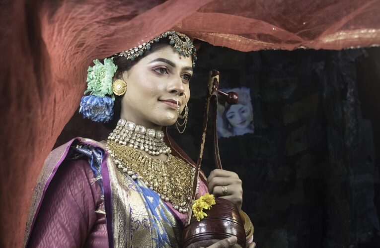 लोक संगीत कार्यक्रमों में दर्शकों की भीड़ उमड़ पड़ी