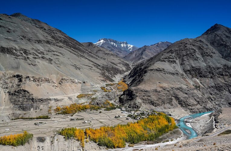 प्रभास की स्पिरिट का नया पोस्टर, रामायण से टक्कर तय