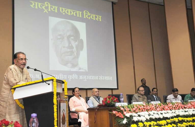 रामलीला मंचन के समापन पर कलाकारों का सम्मान हुआ