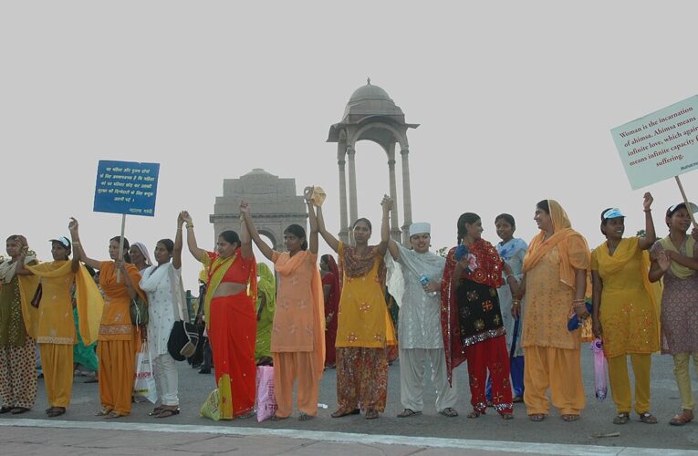 त्योहारों पर महिला सुरक्षा हेल्पलाइन रही चौबीसों घंटे सक्रिय