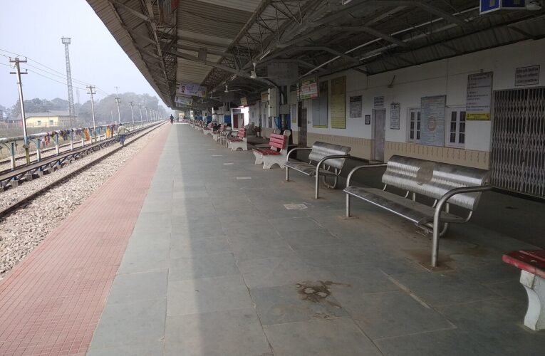 भारतीय रेलवे ने त्योहारी भीड़ के लिए 150 विशेष ट्रेनें बढ़ाईं