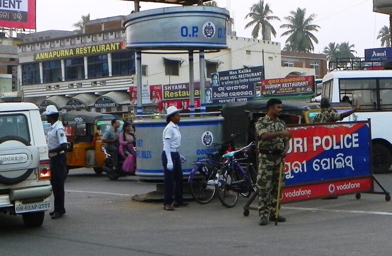 त्योहारी सीज़न में पुलिस ने शहर में सुरक्षा व्यवस्था कड़ी की