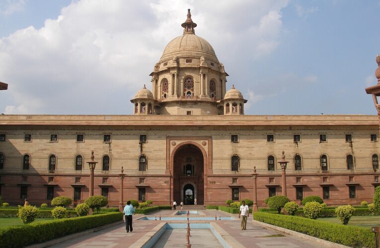 राज्यों में कल्याणकारी योजनाओं के नाम बदलाव पर बहस