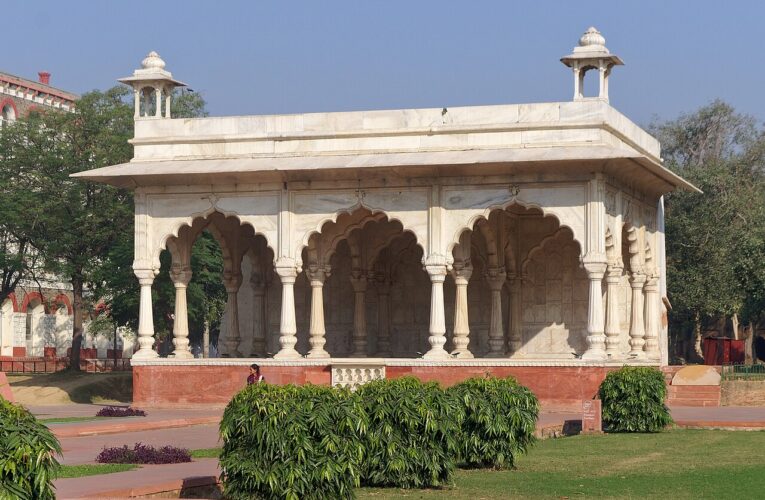 दीपावली से छठ तक छुट्टियों का दौर, घर लौट रहे लोग