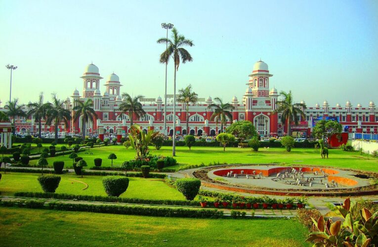 नमो घाट पर एयर शो देखने उमड़ी भारी भीड़