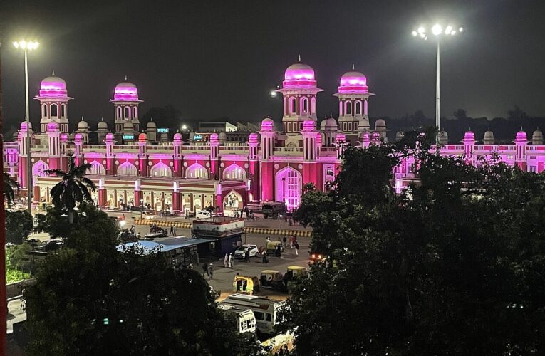 प्रदेश में धान खरीद केंद्रों पर किसानों की कतारें लगीं