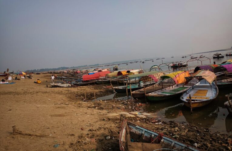 प्रयागराज में संगम तट पर छठ घाटों की सफाई तेज हुई