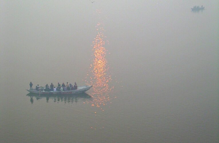 लखनऊ के बाजारों में धनतेरस की खरीदारी जोरों पर